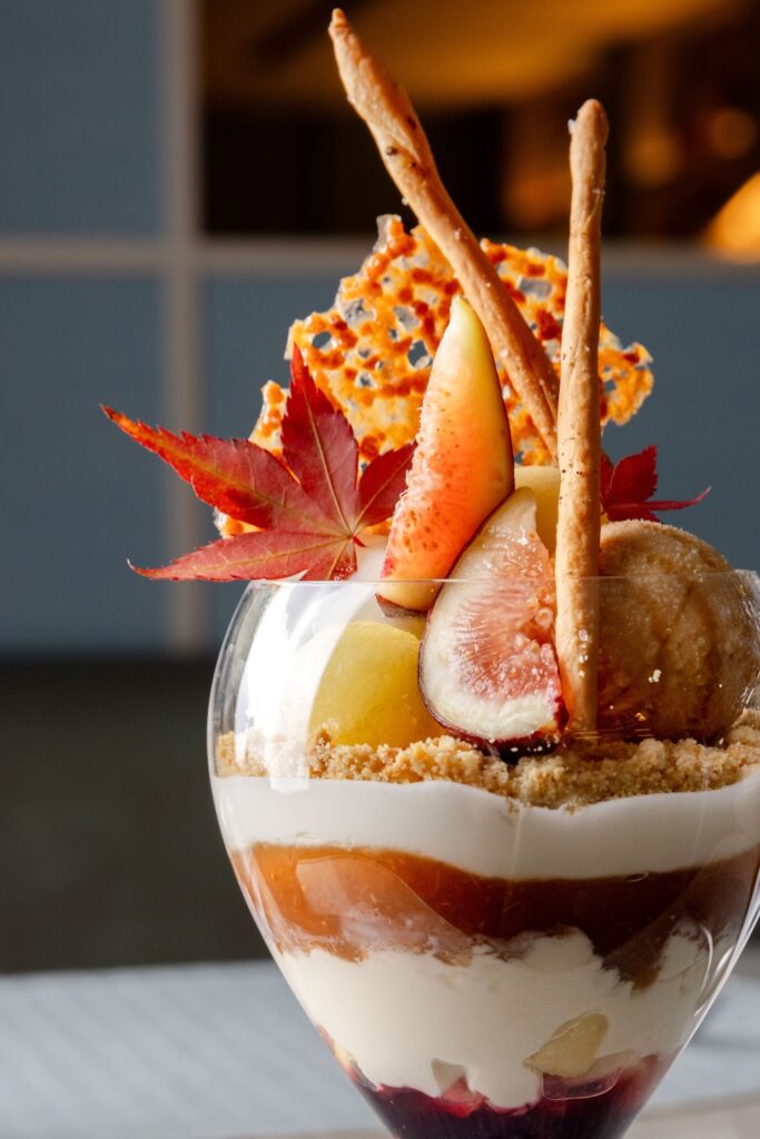 「紅玉 イチジク キャラメル 赤ワインのパフェ」イメージ