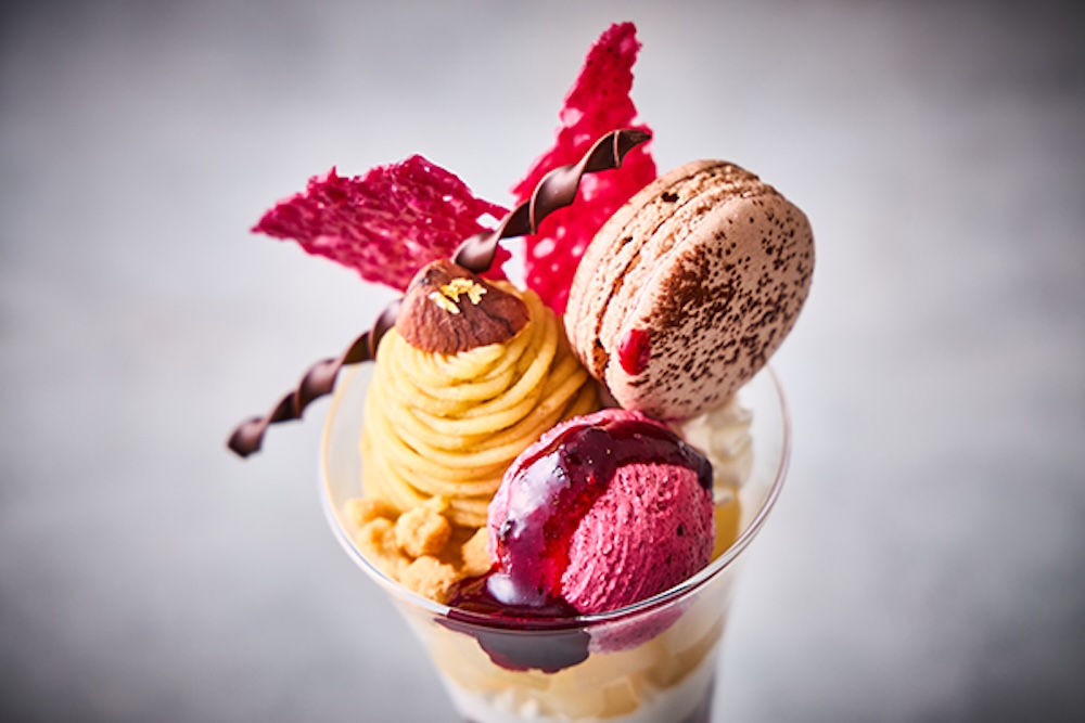 「洋梨とカシスのモンブランパフェ」イメージ