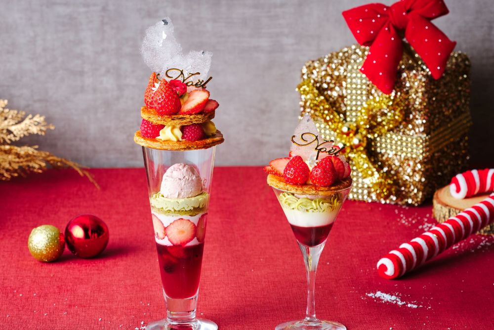 「いちごのクリスマスミルフィーユパフェ付きプラン」通常サイズ・税込み7,500円から、ミニサイズ・税込み6,200円から
