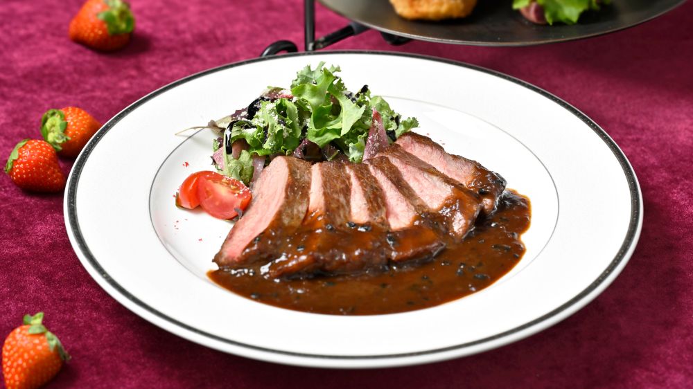 「プレミアムアフタヌーンティー」税込み9,800円（別途サービス料）
