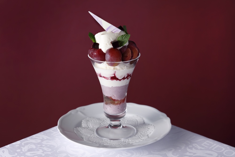 「岡山県産葡萄“紫苑”のパフェ」イメージ
