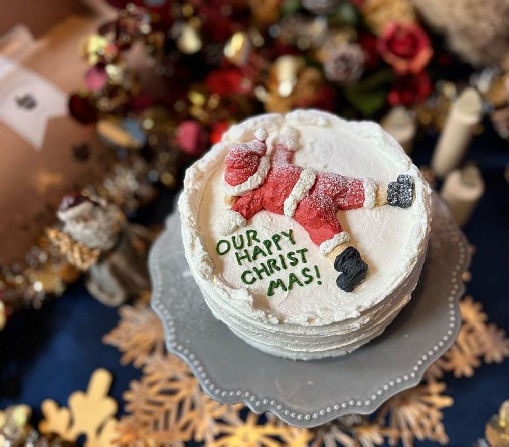 「THE Ugly Duckling」より販売する「Santa Claus cake」税込み5,980円（別途送料）