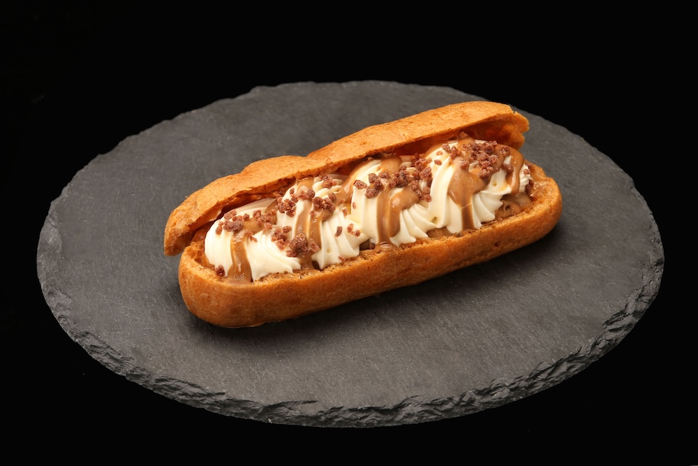 「ザ・キャピトルホテル 東急 安里哲也シェフ監修 ザ・ティラミスエクレア」税込み340円
