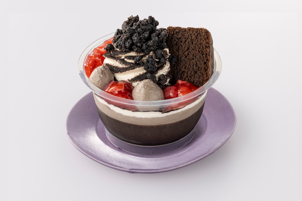 「プリンケーキパフェ ヤミいちご」税込み399円