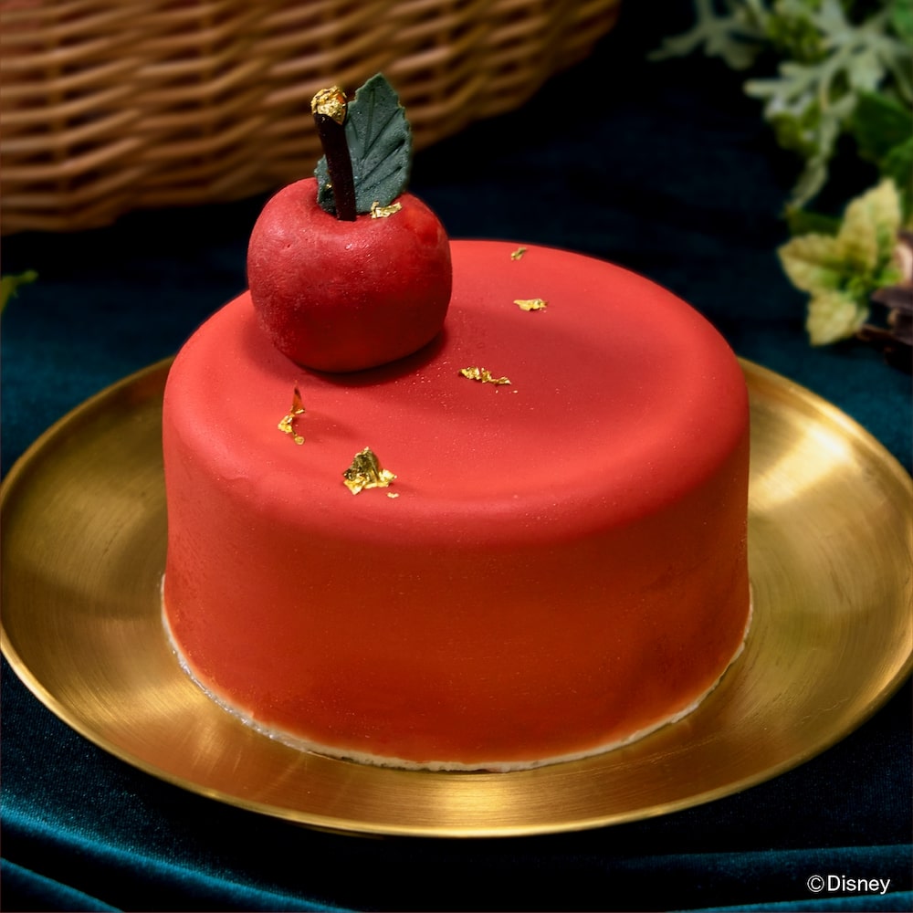 「『白雪姫』 Pomme de Vérité スパイス香るりんごとチーズババロアケーキ」税込み7,020円