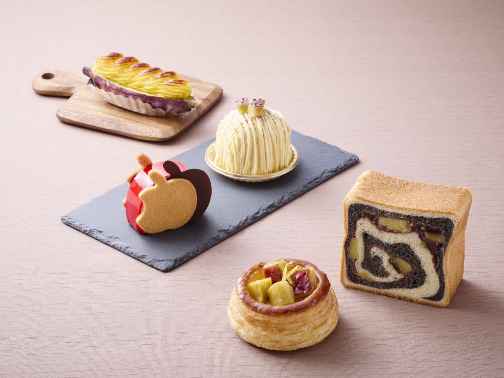 左手前から時計回りに「さつまいものデニッシュ」税込み410円、「pomme」税込み702円、「スイートポテト」税込み648円、「さつまいものモンブラン」税込み702円、「さつまいもと黒ゴマの生食パン」税込み464円