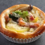 「じゃがいもとベーコンのグラタンパン」税込み450円