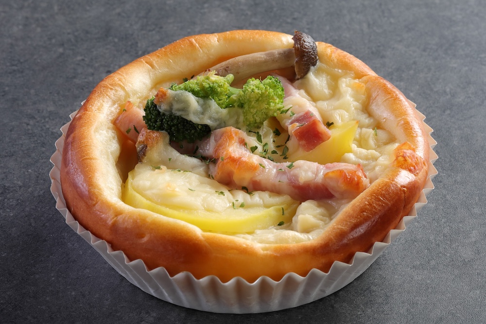 「じゃがいもとベーコンのグラタンパン」税込み450円