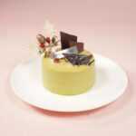 「shirokane sweets TOKYO」より販売する「白金ミロワール（ピスターシュ）クリスマススタイル」税込み3,219円（別途送料）