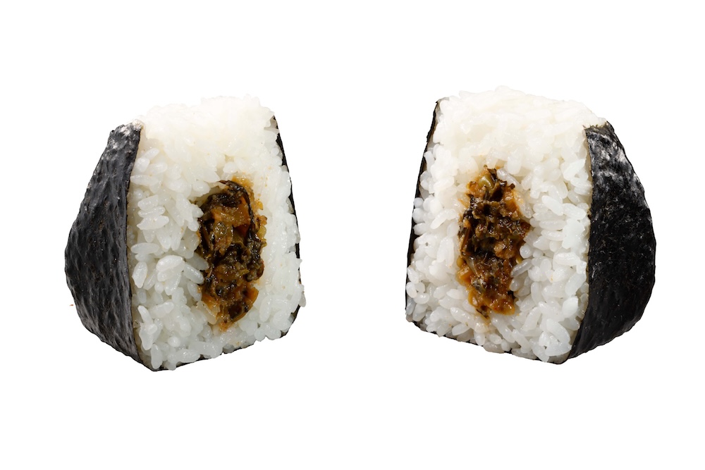 11月25日から販売される「盛りすぎ！高菜明太おにぎり」税込み192円