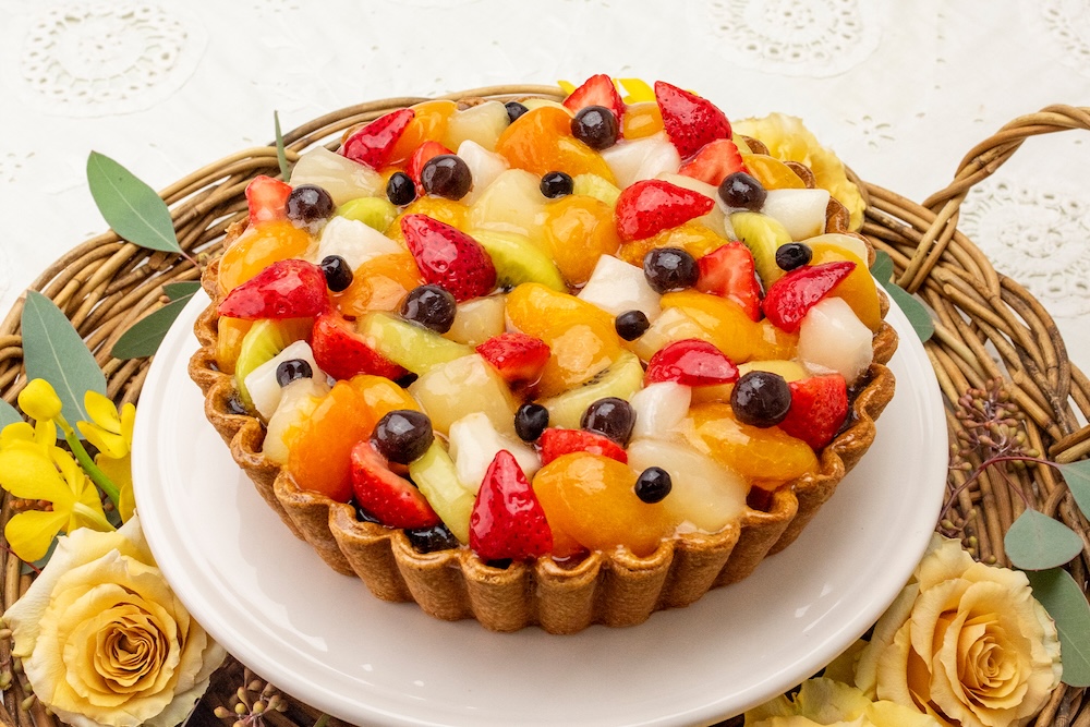 「冬のフルーツとカスタードプリンのタルト〜黒蜜風味〜」イメージ