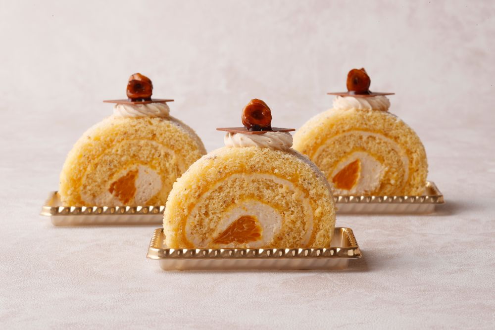 2026年1月2日～2月28日に販売する「ヘーゼルナッツとせとかのロールケーキ」税込み864円