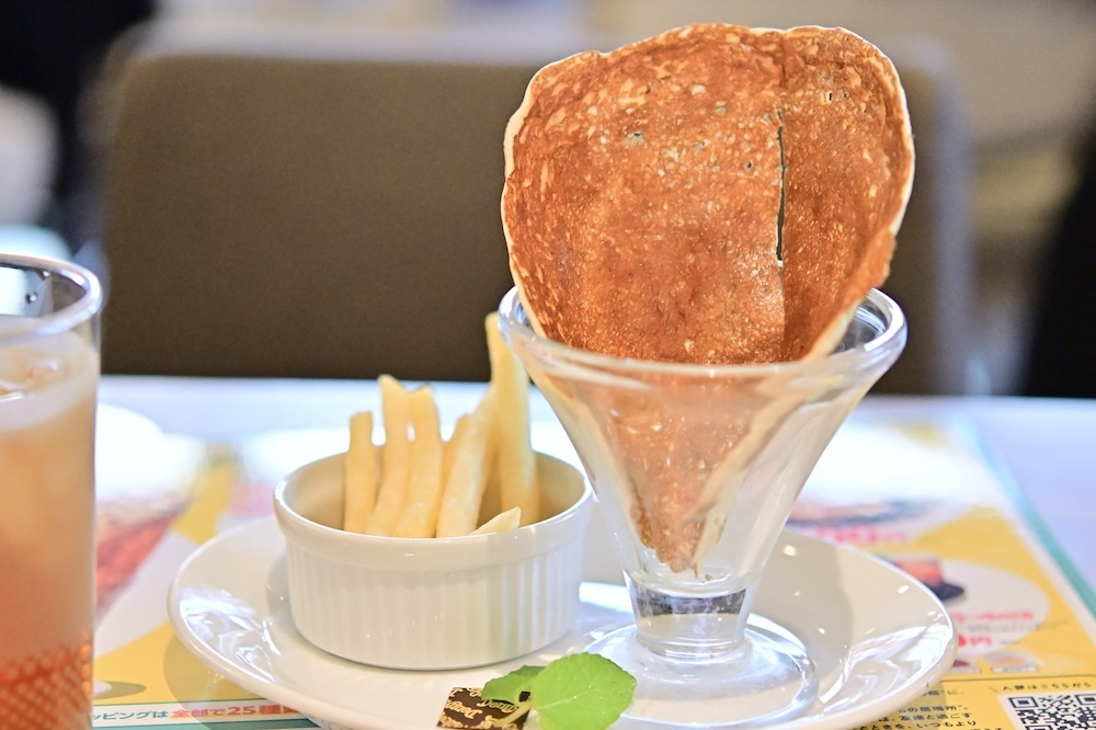 「ミニクリスピークレープ&ミニフライドポテト」学生限定で税込み500円（一般は税込み880円）