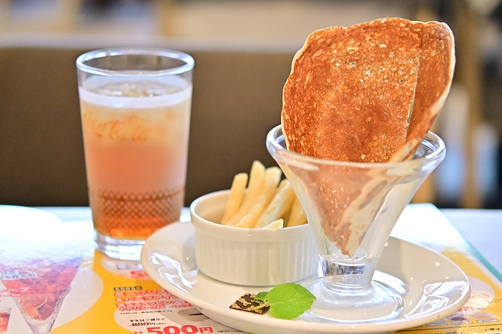 「ミニクリスピークレープ&ミニフライドポテト」学生限定で税込み500円（一般は税込み880円）