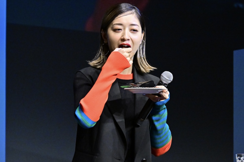 「接待の手土産セレクション 2025」発表会にて。特選品に舌鼓。