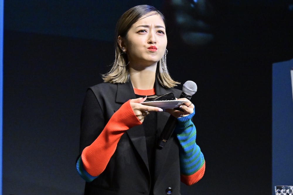 「接待の手土産セレクション 2025」発表会にて。特選品に舌鼓。