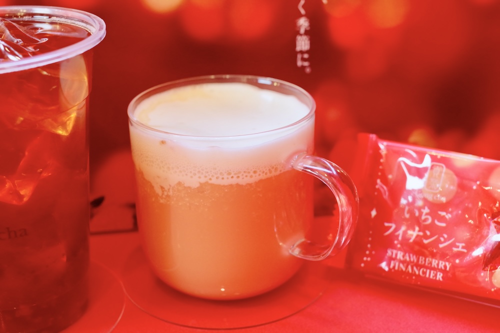 「HOT あまおうホリデー クリーミー ミルクティー」イメージ