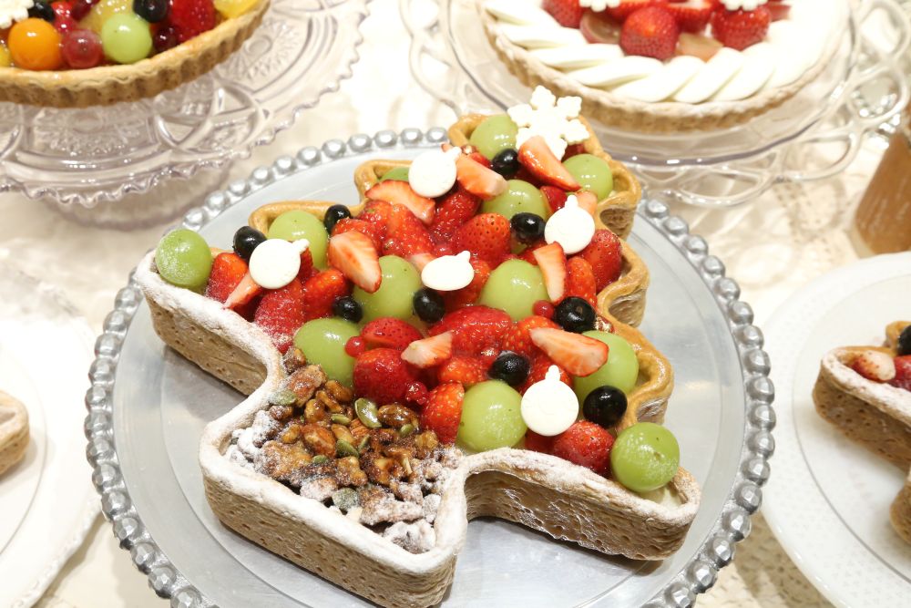 2サイズ展開の「～タルトプレミエ～クリスマスツリーのタルト」税込み11,998円から