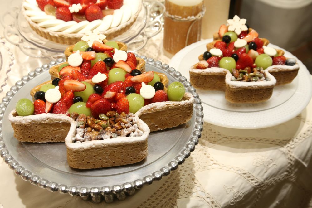 2サイズ展開の「～タルトプレミエ～クリスマスツリーのタルト」税込み11,998円から