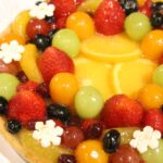 2サイズ展開の「色とりどりのフルーツリースタルト」税込み8,996円から