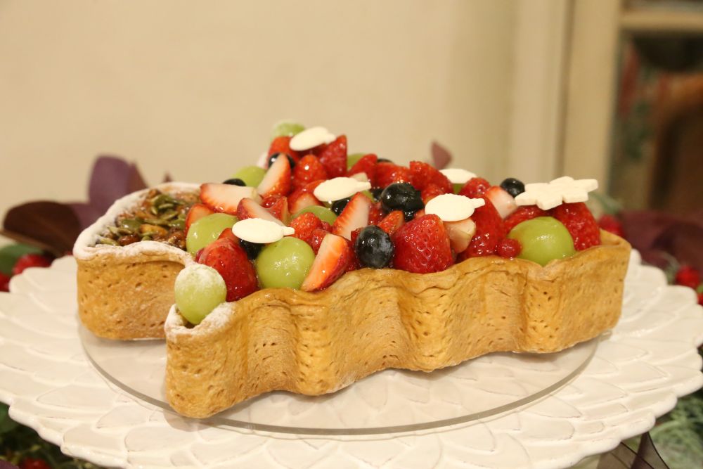 2サイズ展開の「～タルトプレミエ～クリスマスツリーのタルト」税込み11,998円から