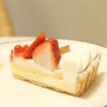 試食用の「ブルターニュ産”ル ガール”クリームチーズと赤いフルーツのタルト」イメージ