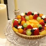 2サイズ展開の「色とりどりのフルーツリースタルト」税込み8,996円から