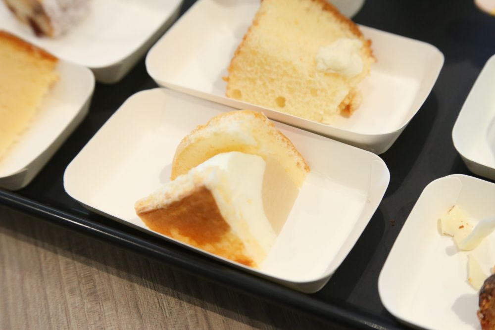 試食用の「甘酒入りチーズサンド」断面イメージ