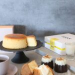 左から「味噌シフォンケーキ」税込み2,160円、「甘酒米粉入りカヌレ」4個入り・税込み2,592円(いずれも別途送料)