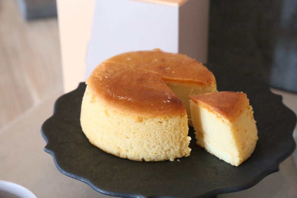 「味噌チーズケーキ」税込み2,160円（別途送料）