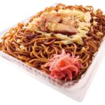 11月24日頃から販売される「盛りすぎ！ソース焼そば」税込み538円
