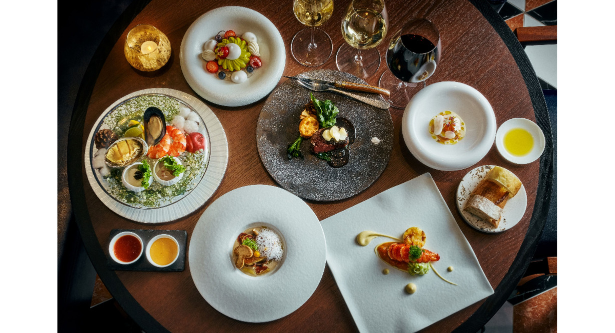 【ヒルトン横浜】スペシャリティレストラン「Ocean Milano Seafood & Roast Beef」クリスマス限定コースを提供