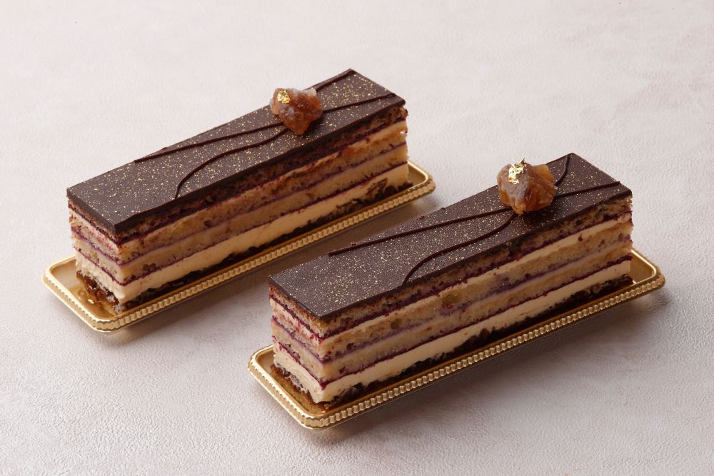 12月1日～2026年2月28日に販売する「マロンとカシスのオペラ」税込み918円