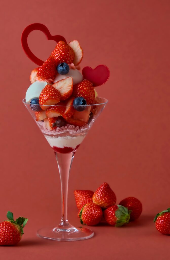 「ロイヤル ストロベリーパフェ」イメージ