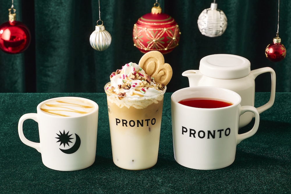 左から「メープルバニララテ」、「アイスメープルピーカンナッツラテ」、「ルイボスクランベリーティー」