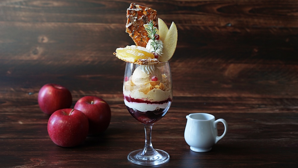 「青森産紅玉のアップルパイパフェ~あたたかいシナモンソースと共に~」イメージ