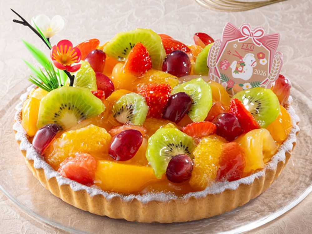 「迎春 8種のフルーツタルト」ホール・税込み3,229円、カット・税込み745円
