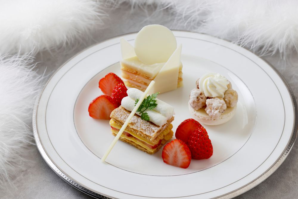 「ホワイトアフタヌーンティーセット」イメージ