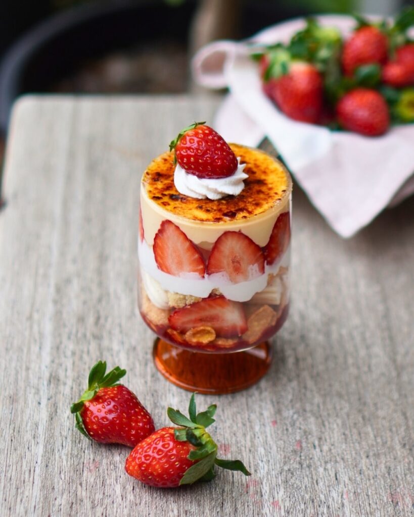 「完熟いちごのブリュレパフェ」イートイン・1,700円