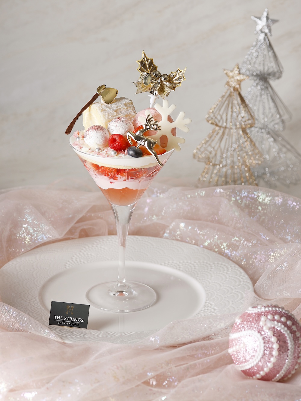 「ロゼスパークル・ホワイトクリスマスパフェ」イメージ