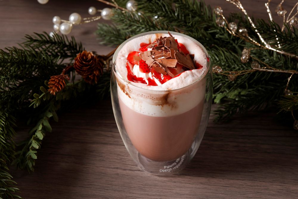 オプションドリンクの「ストロベリーホットチョコレート」税込み1,380円（サービス料含む）