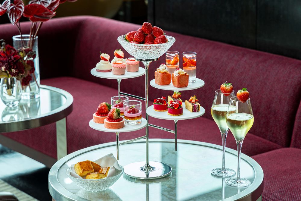 「デラックスアフタヌーンティー」税込み12,500円（サービス料含む）