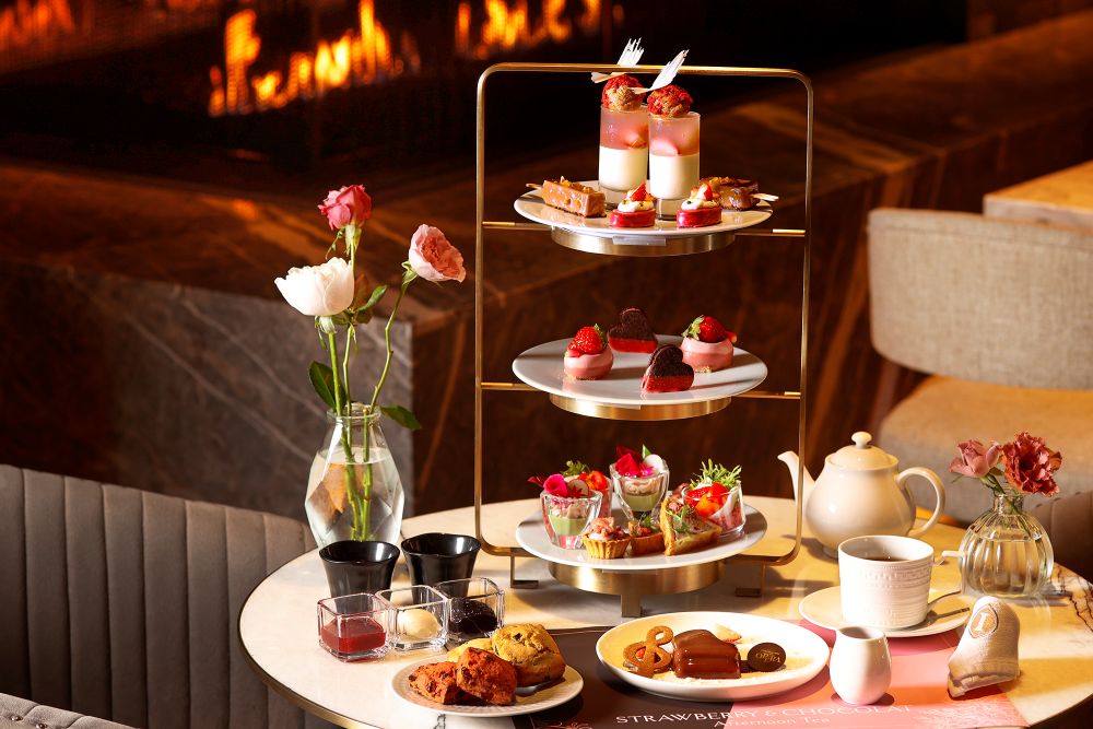 「ハドソンラウンジ」にて販売する「ストロベリー＆ショコラアフタヌーンティー」税込み7,150円（別途サービス料）