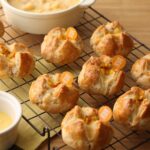 12月3日〜12月25日に全店舗で登場する「おかずスコーン　コーンクリームシチュー」税込み360円