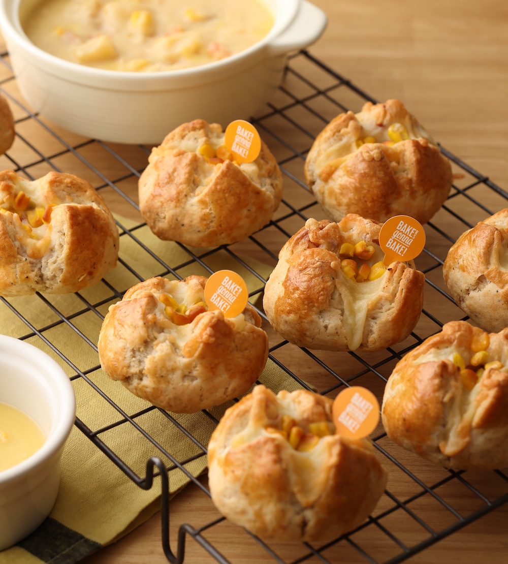 12月3日〜12月25日に全店舗で登場する「おかずスコーン　コーンクリームシチュー」税込み360円