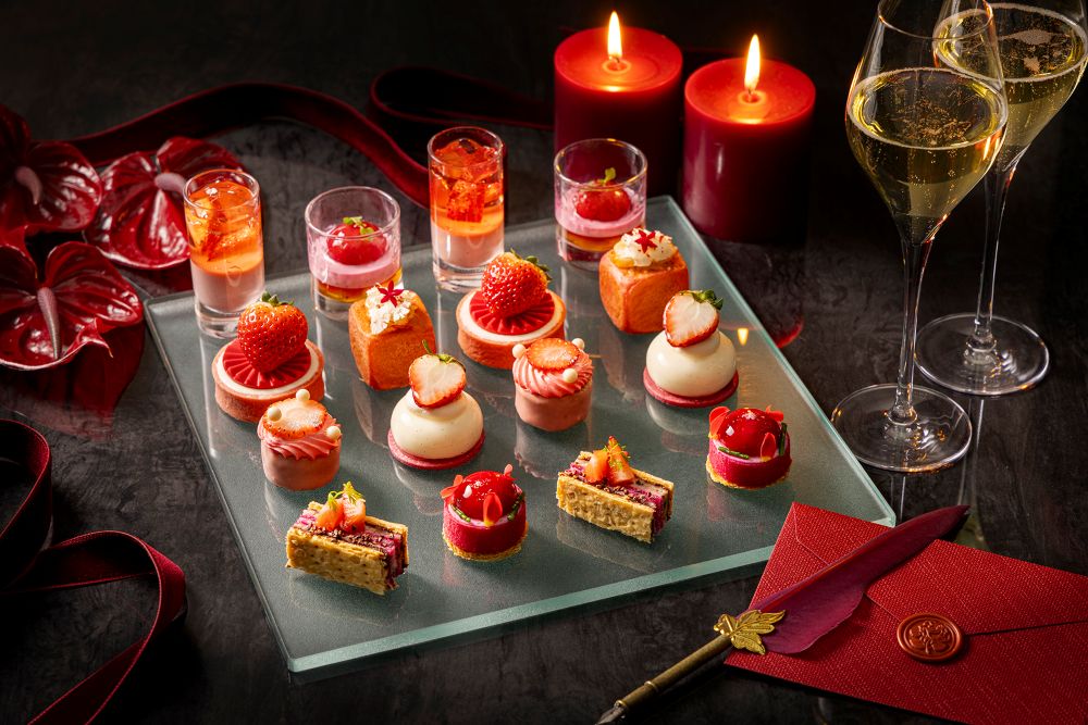 「ストロベリー・リュクス　ナイトティー」税込み11,000円～（サービス料含む）