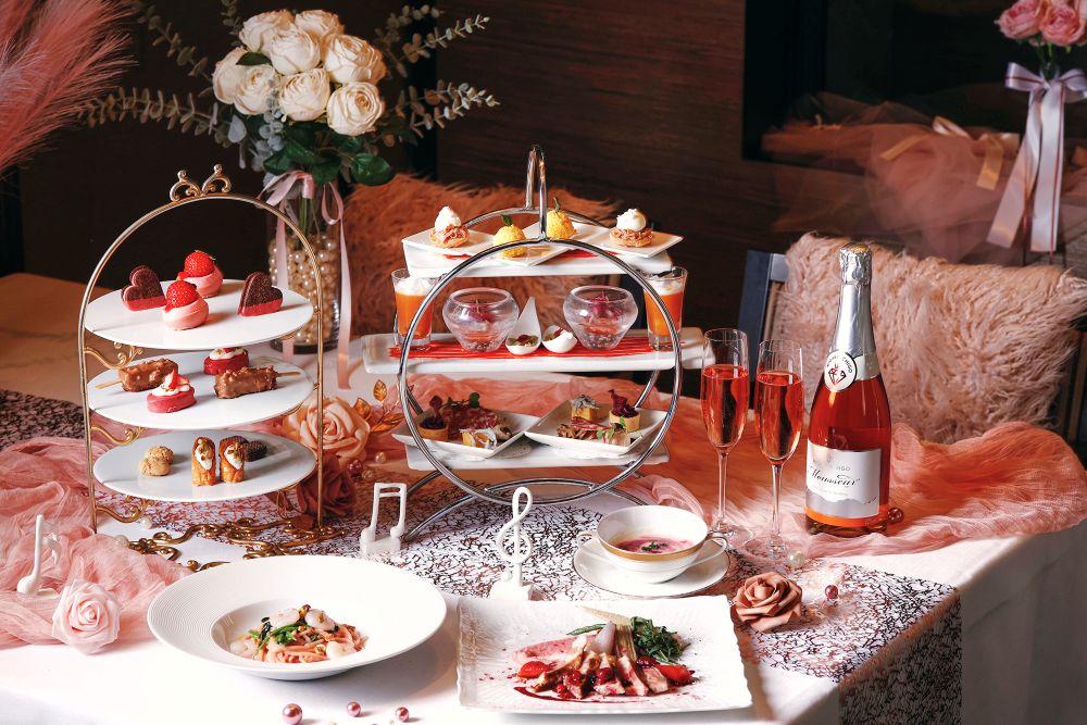 「ジリオン」にて販売する「ストロベリー＆ショコラアフタヌーンティー」税込み6,270円～（別途サービス料）