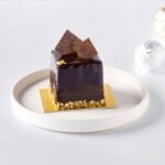 「エクラ・ド・ショコラ」税込み1,100円、テイクアウト・税込み1,000円