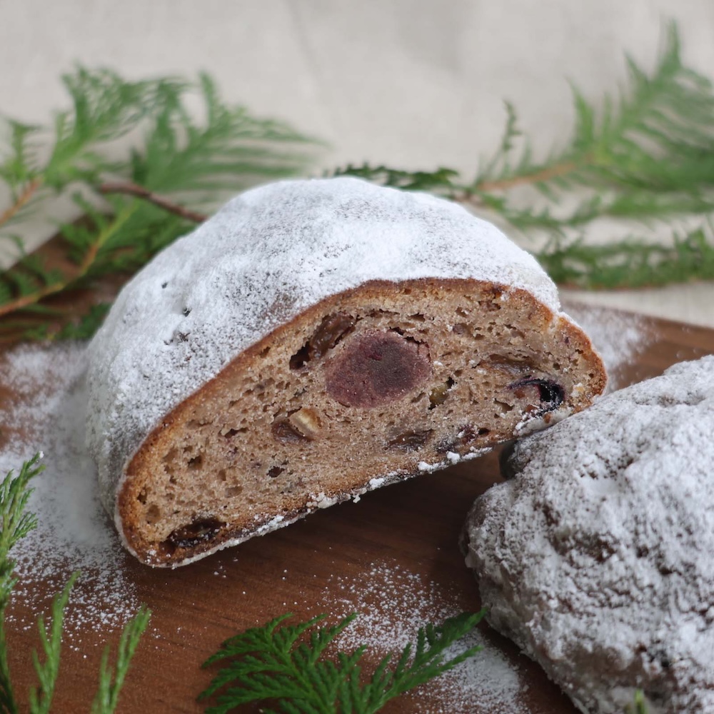 美瑛本店、北海道丸井今井店、オンラインにて取り扱う「ハスカップシュトレン」税込み3,240円