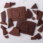 「シリコーンパキパキチョコ型 ムーミン谷の仲間たち」(税込み1,320円)の使用イメージ